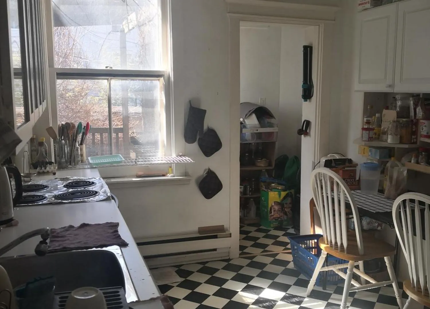 Spacious Room Next To Subway Line 1 Midtown Toronto