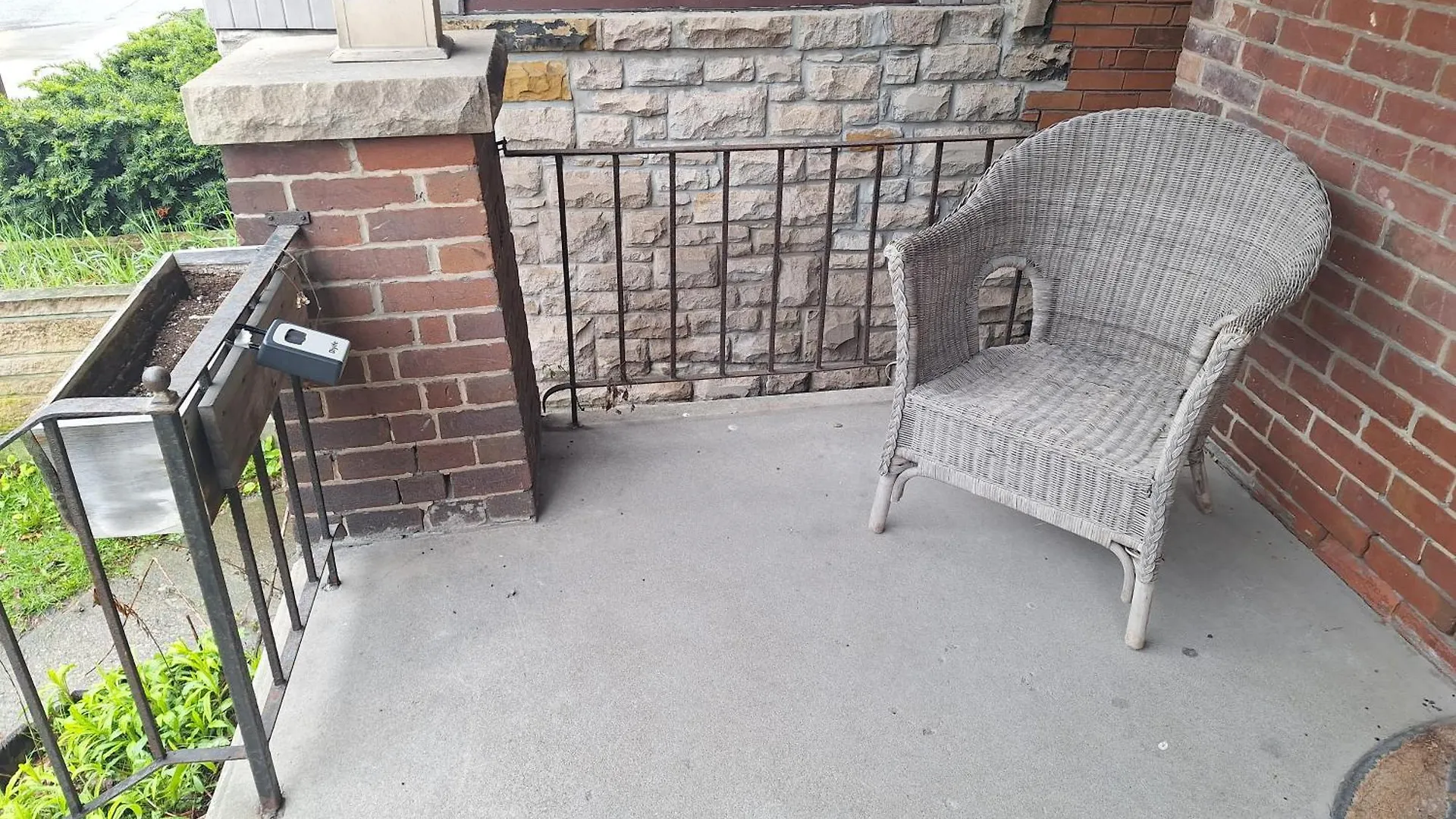 Spacious Room Next To Subway Line 1 Midtown Toronto Canada